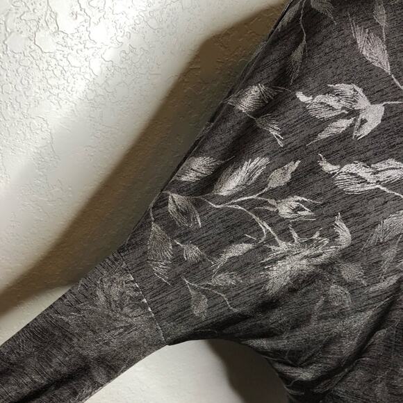 WHBM silver metallic black feather print dolman sleeve top size Small - Picture 5 of 12